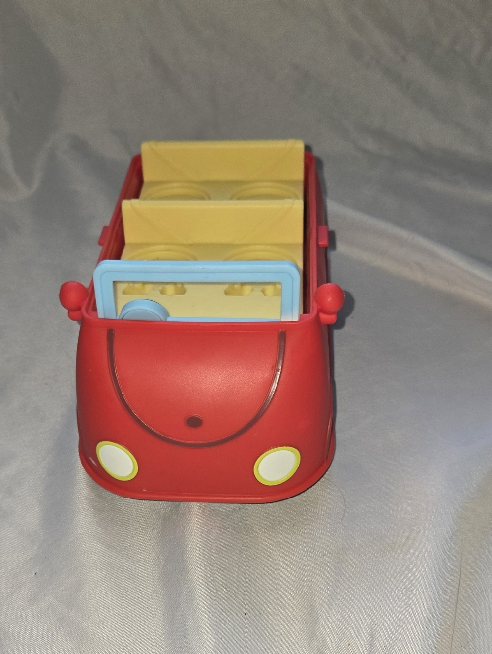 Hasbro Peppa Pig Red Family Car Toy Car with Sounds Pig snorting, talking